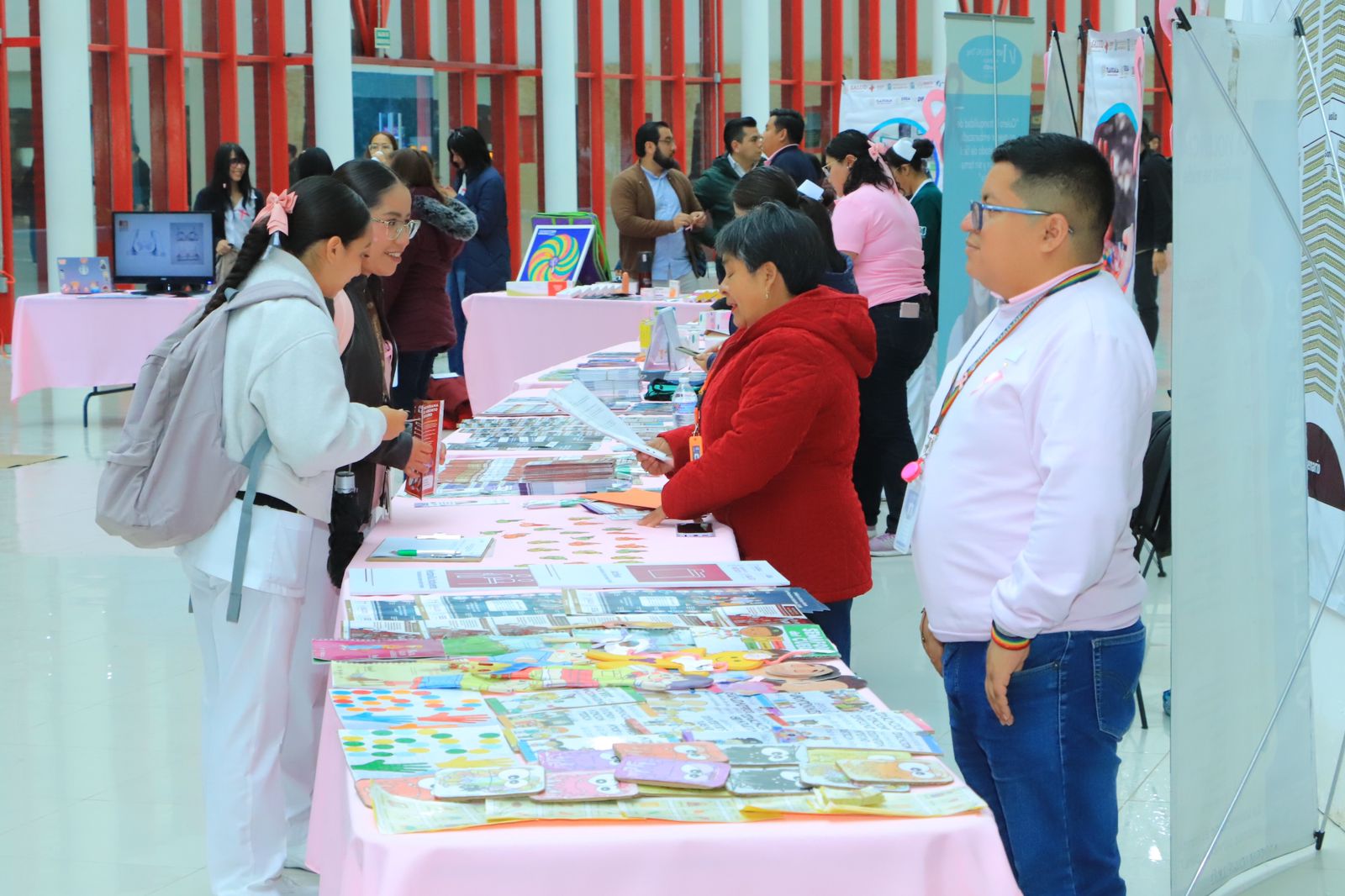 Propone Rector de la UATx acciones de prevención contra cáncer de mama
